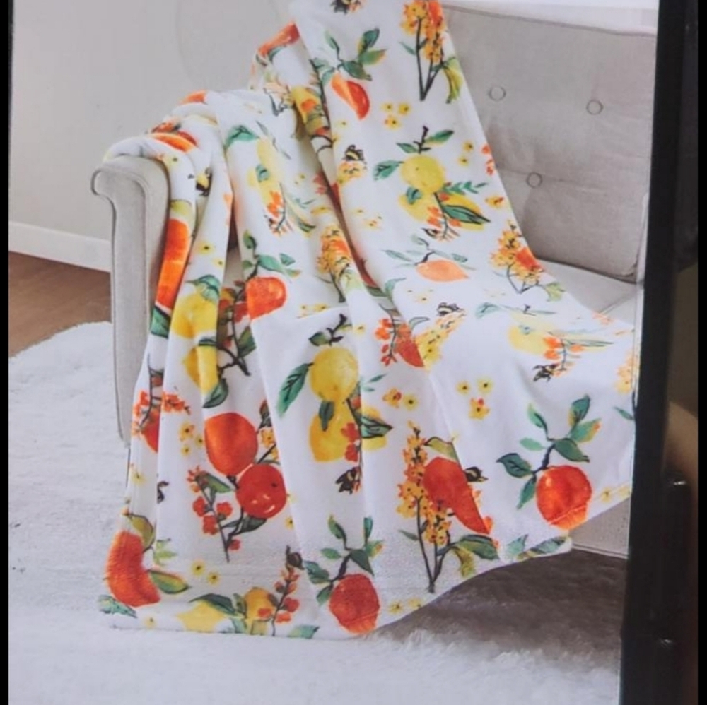 COZY PLUSH THROW CITRUS.